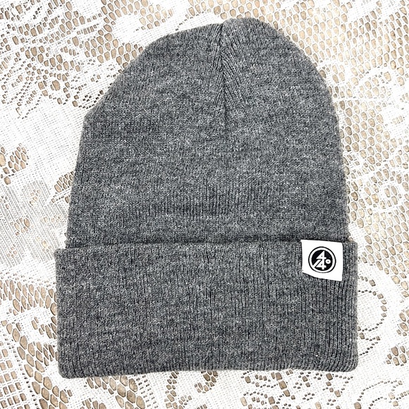 PORT & COMPANY | 🐺 Dark Gray Knit Beanie Hat - Picture 1 of 7